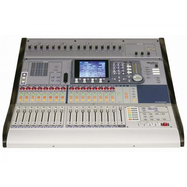 Tascam DM-3200